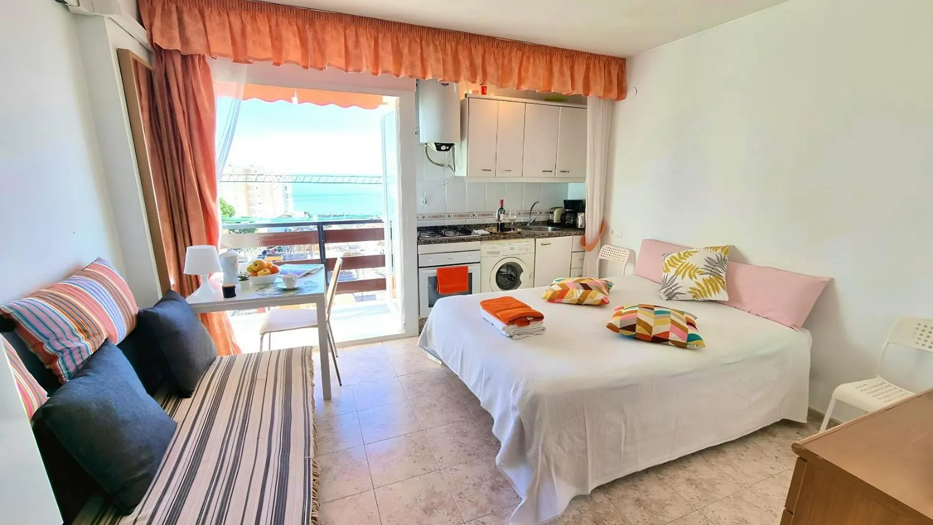 Elegant Studio With Sea View In Benalmadena 30 M² Apartament