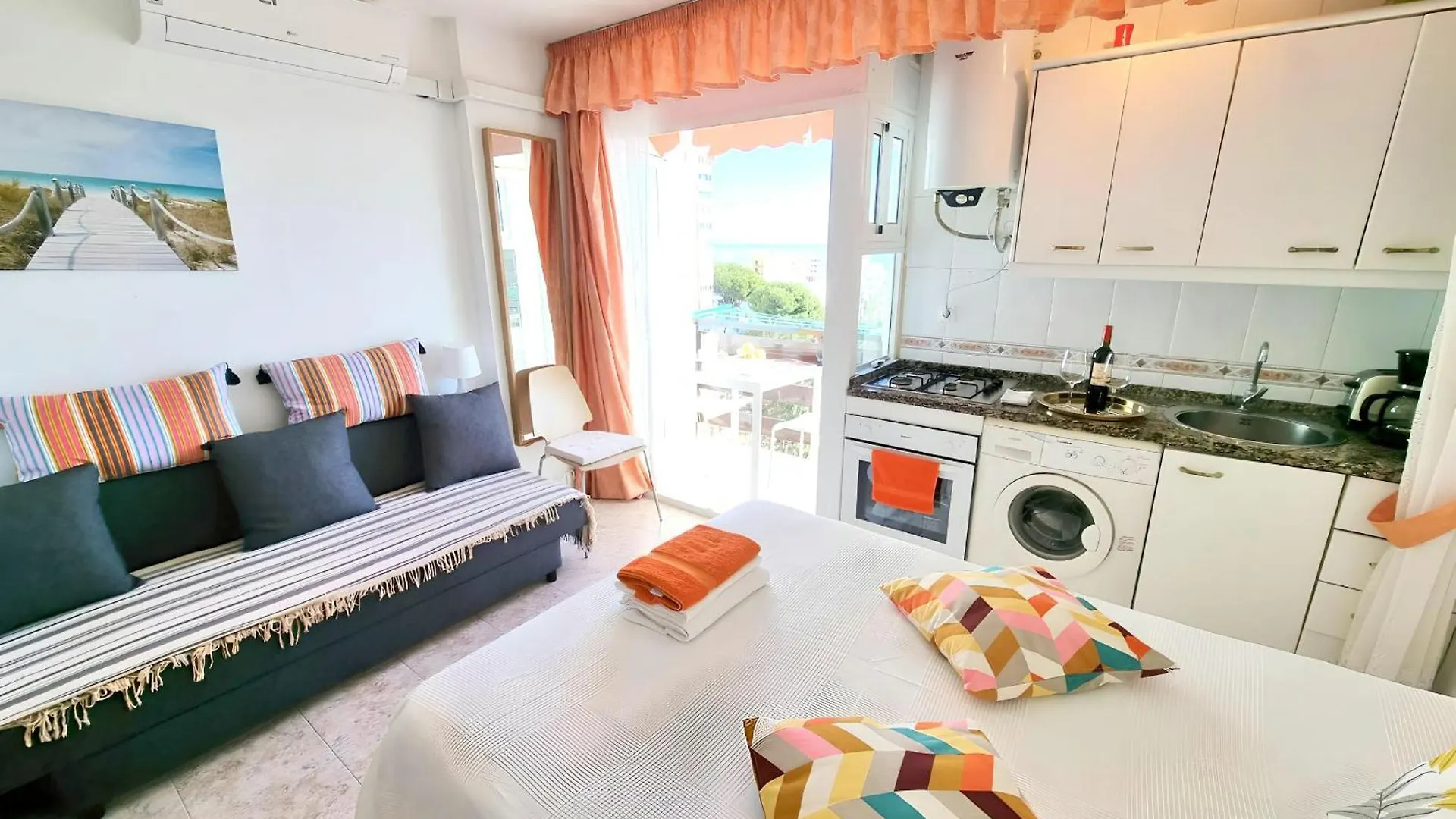 Apartament Elegant Studio With Sea View In Benalmadena 30 M²